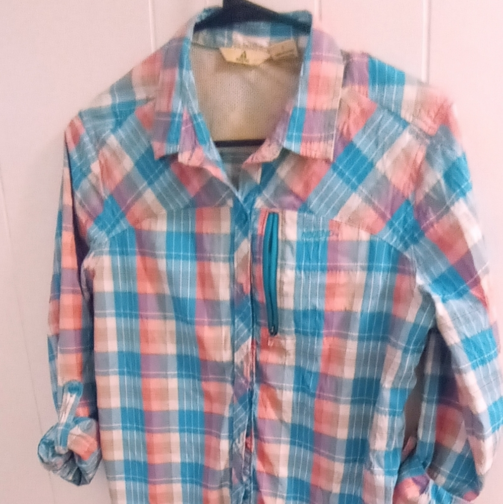 Women Ascend breather buttonup adjustable sleeves